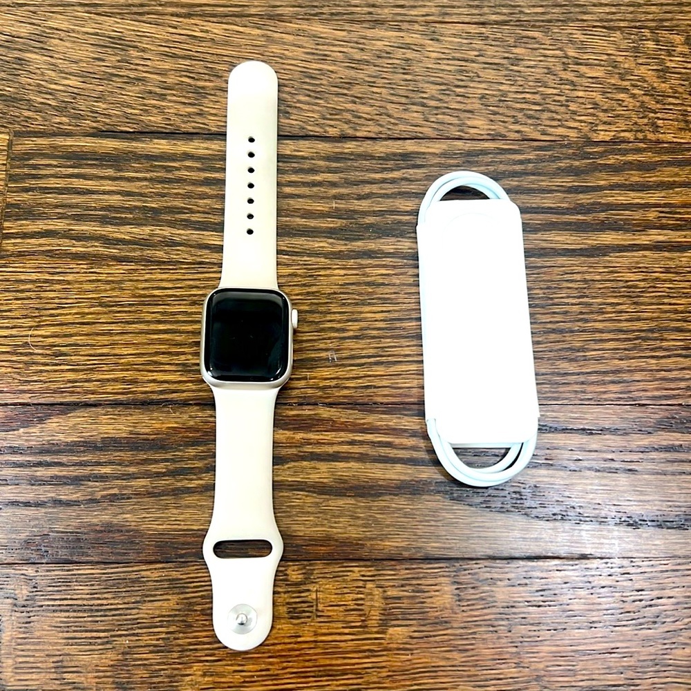 SERIES 8 APPLE WATCH ⌚️ w/ Strap & Charger 🔌 Aluminum Ceramic Case